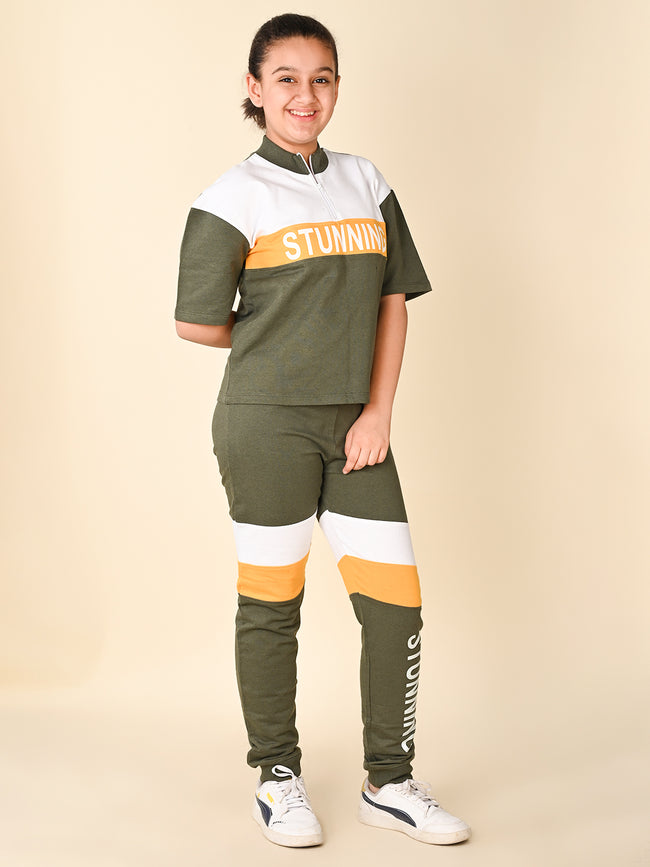 Collar T-shirt with Colorblock Jogger Pant Set