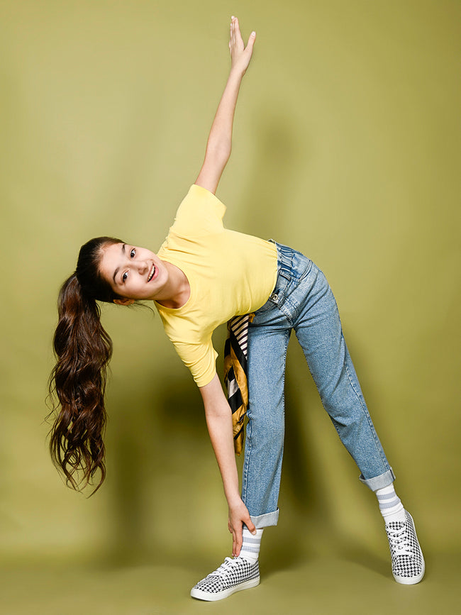 Medium Wash Straight Solid Denim Jeans